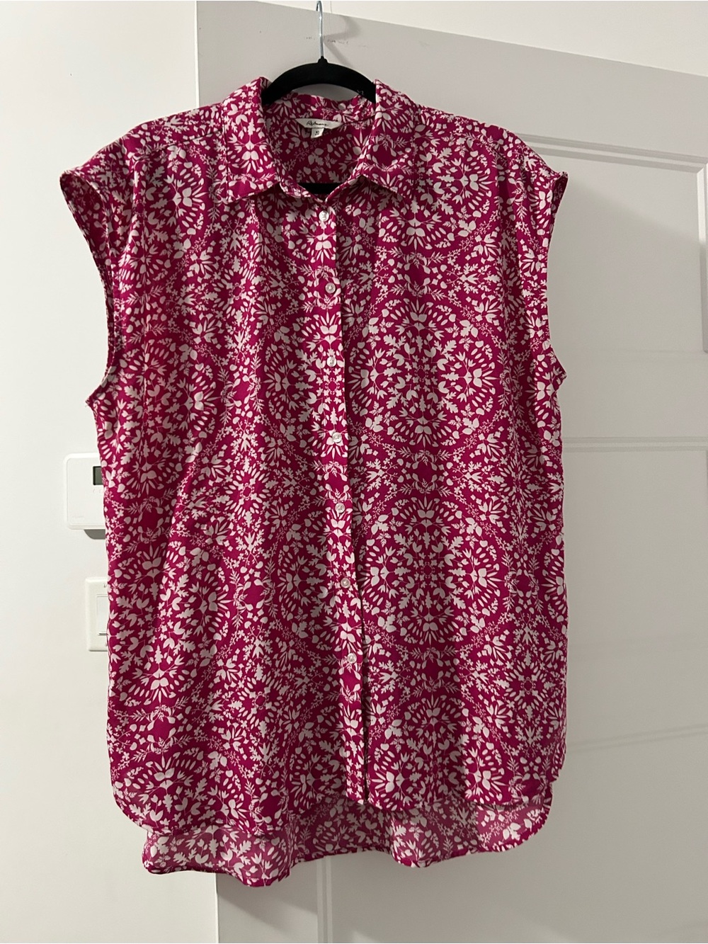 Reitmans Fuchsia and White Sleeveless Floral-Print Button Shirt
